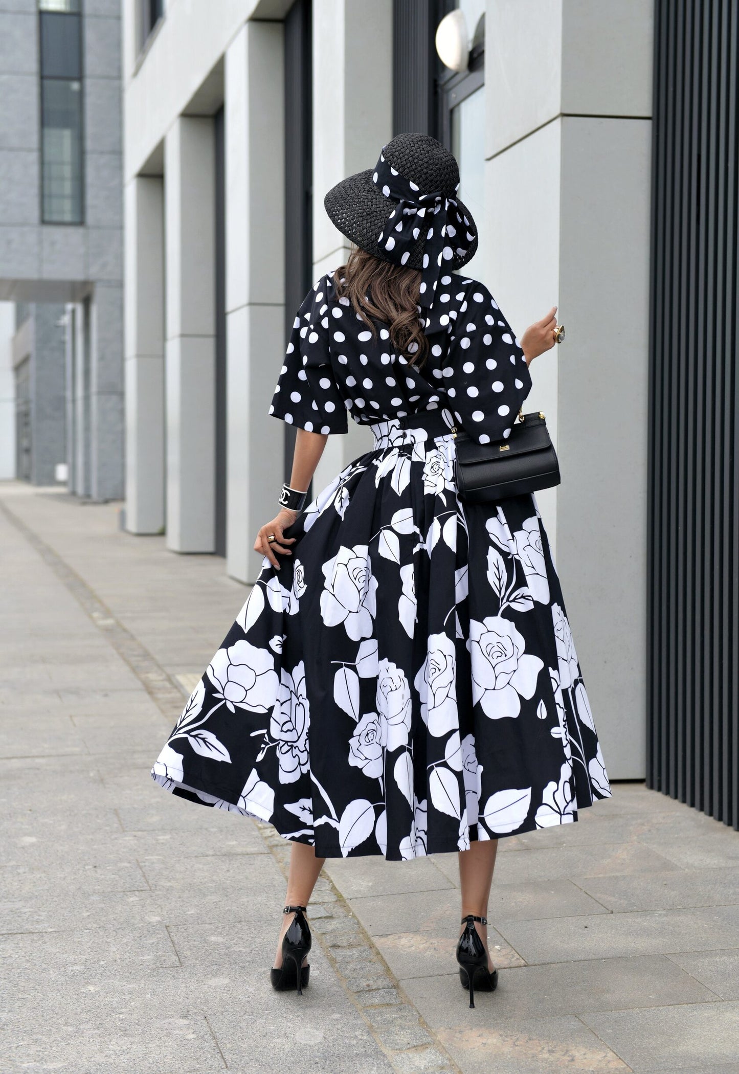 Rosemary black skirt with "White roses" Art.241