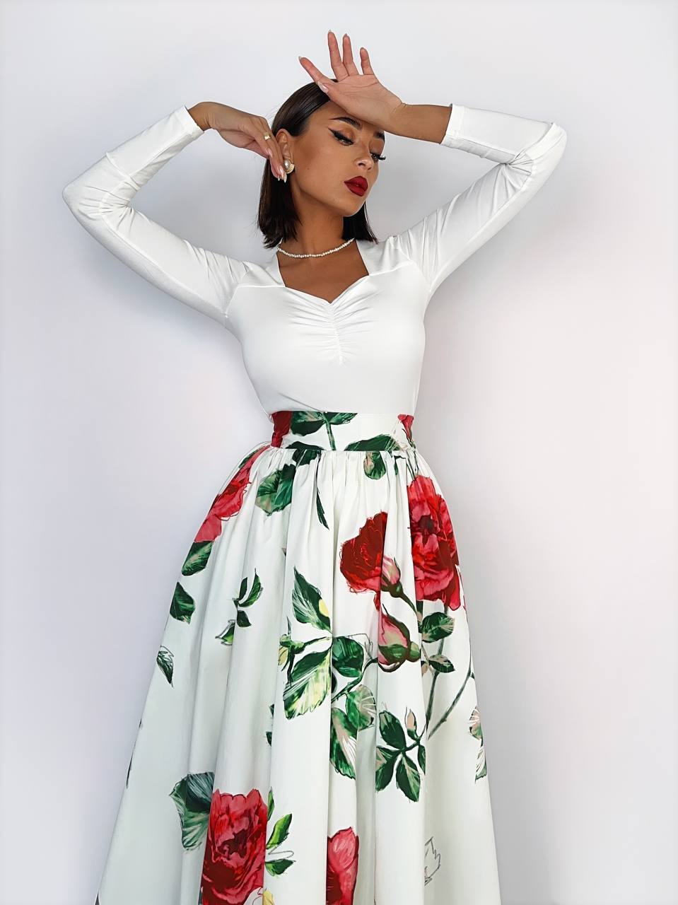 Long sleeve with cutout on the chest. White. Art 157