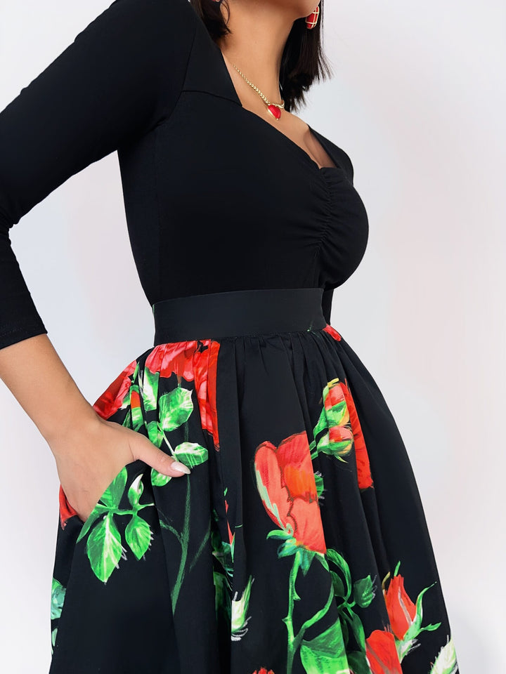 Long sleeve with cutout on the chest. Black. Art 157