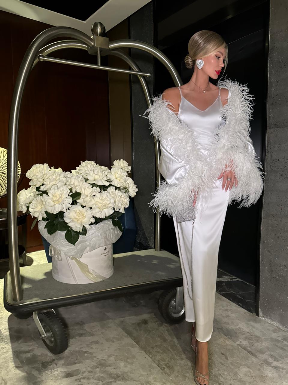 Cape with "Boa" in white color. Art. 215