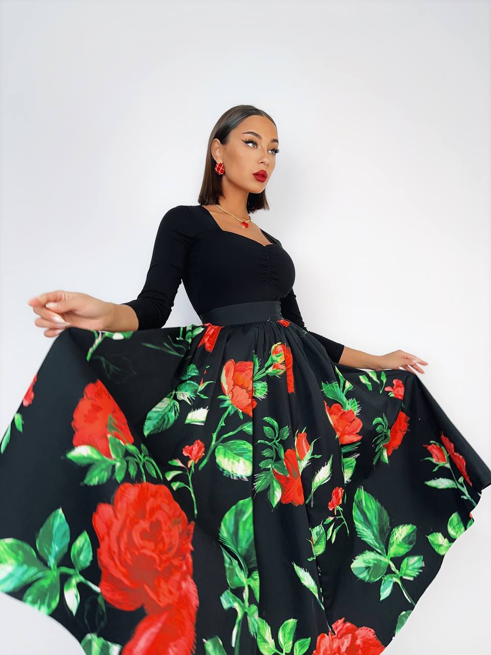 Skirt “Rosemary” Black with red roses Art. 84