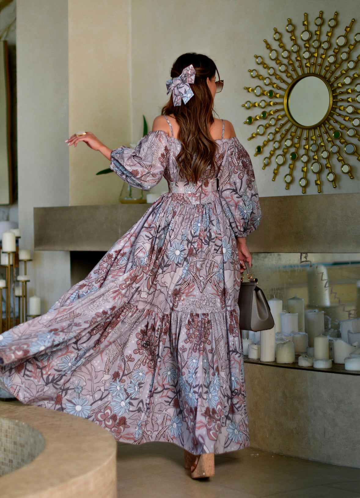 Long dress made of fine cotton with a belt. Art 127